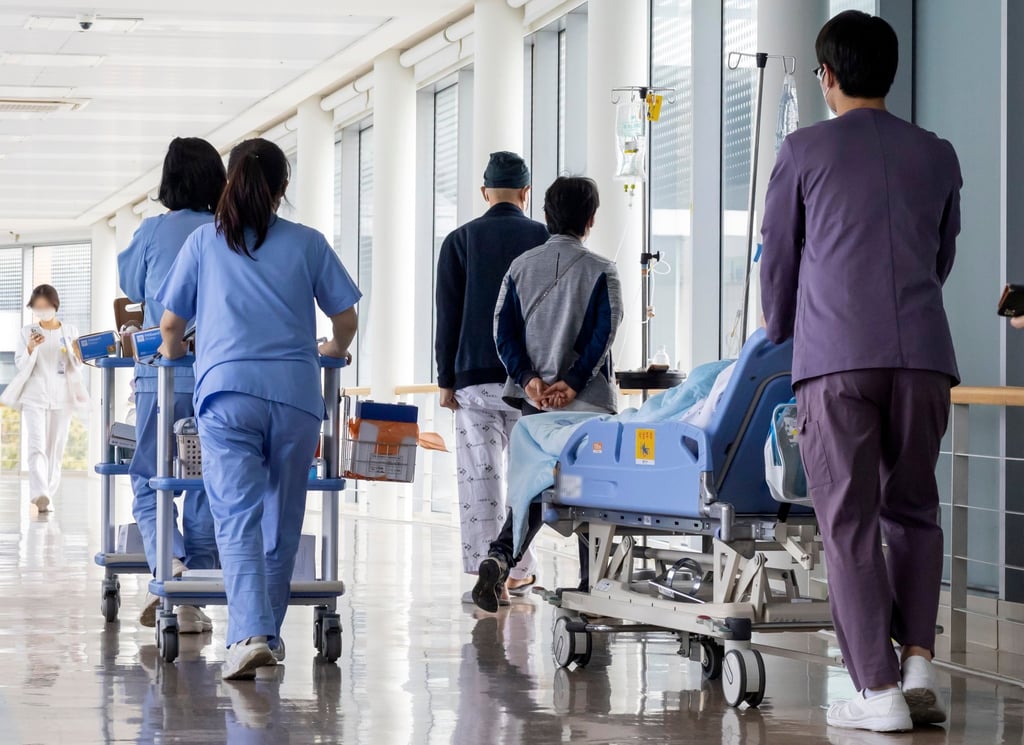 South Korea’s health ministry announced a measure to allow nurses to conduct some roles of doctors under legal protection to fill the medical vacuum caused by a prolonged walkout by nearly 10,000 trainee doctors. Photo: EPA-EFE