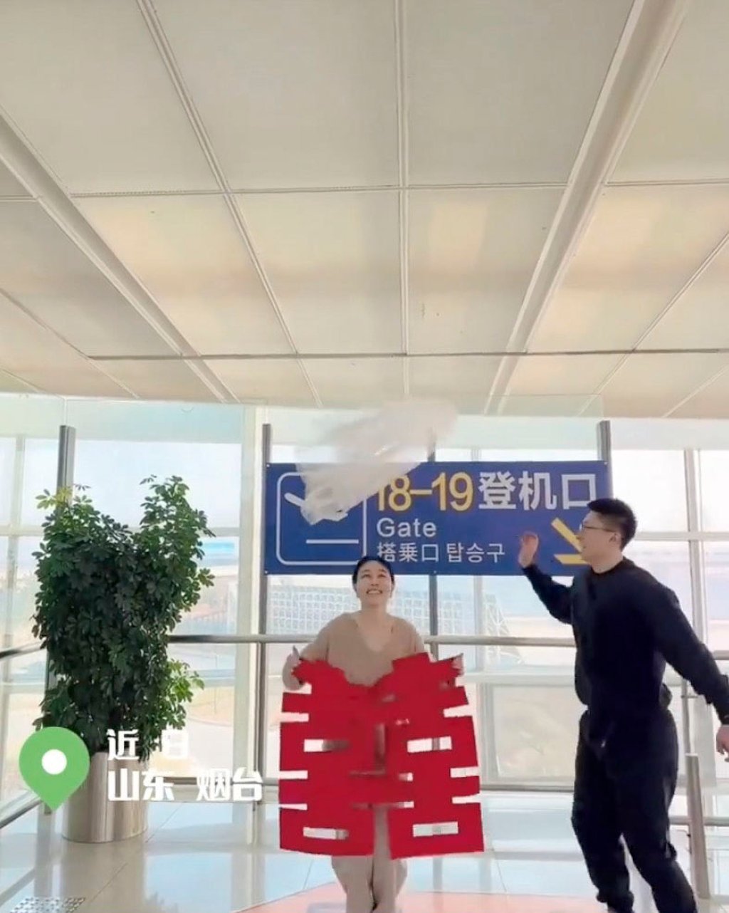 Double Happiness: the couple get ready to jet off on their honeymoon to Europe. Photo: Weibo Double Happiness: the couple get ready to jet off on their honeymoon to Europe. Photo: Weibo