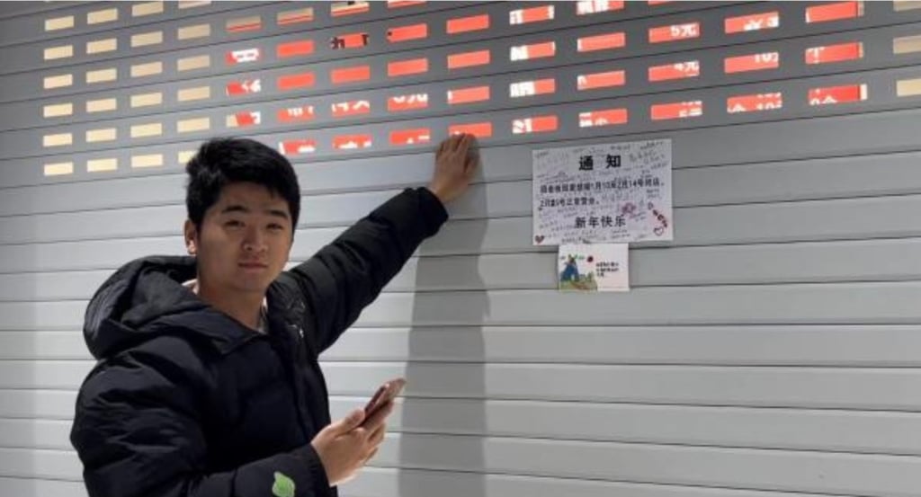 The wedding absence notice placed on the shopfront was inundated with messages of congratulations and love. Photo: Zhang Tianfeng/Zhang Yaping The wedding absence notice placed on the shopfront was inundated with messages of congratulations and love. Photo: Zhang Tianfeng/Zhang Yaping