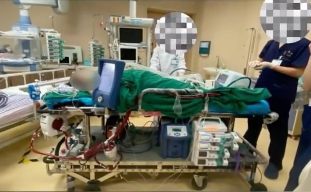 The woman had to be rushed into an intensive care unit after she suffered severe blood loss while giving birth. Photo: Weibo The woman had to be rushed into an intensive care unit after she suffered severe blood loss while giving birth. Photo: Weibo