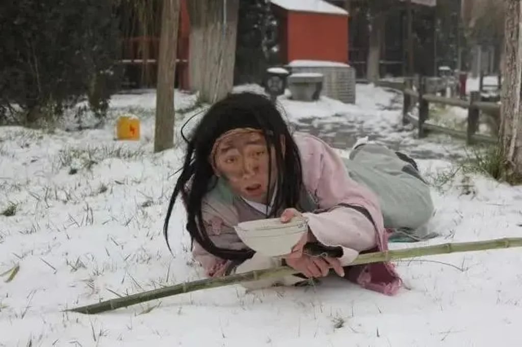 Actor Li Jingang plays his beggar role at the theme park so convincingly that tourists give him money and food. Photo: Li Jingang Actor Li Jingang plays his beggar role at the theme park so convincingly that tourists give him money and food. Photo: Li Jingang