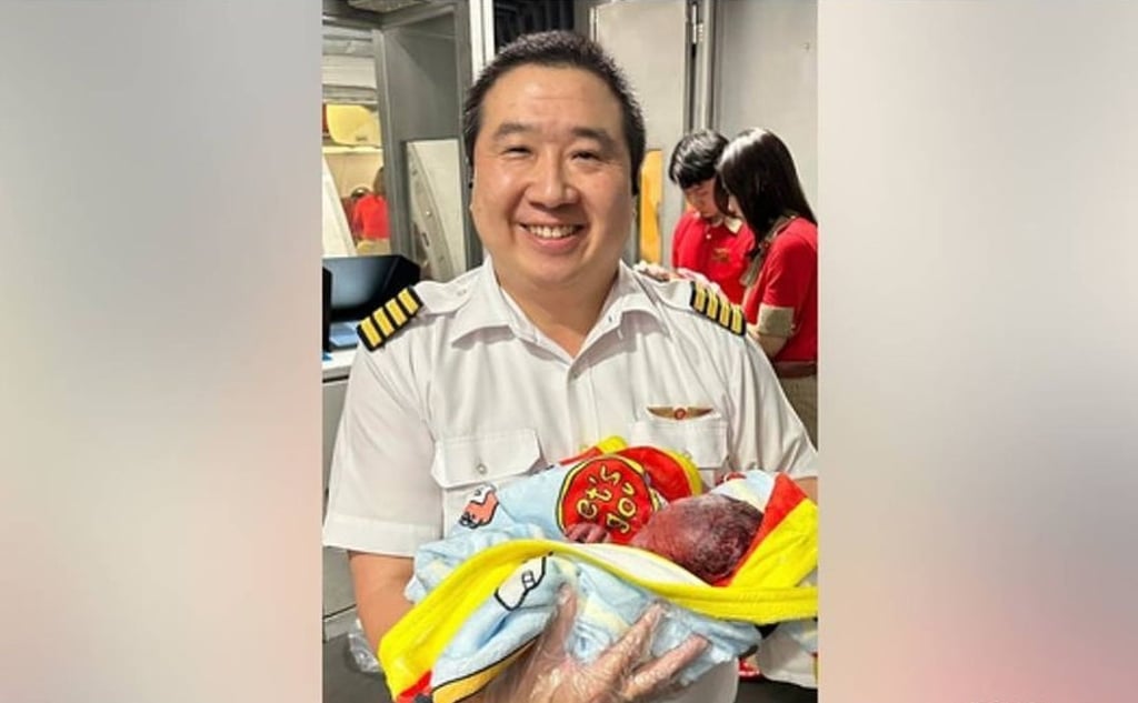 Thai pilot Jakarin Sararnrakskul said he felt “proud” about his role in helping deliver the baby boy. Photo: Instagram/@aviation_career_ Thai pilot Jakarin Sararnrakskul said he felt “proud” about his role in helping deliver the baby boy. Photo: Instagram/@aviation_career_
