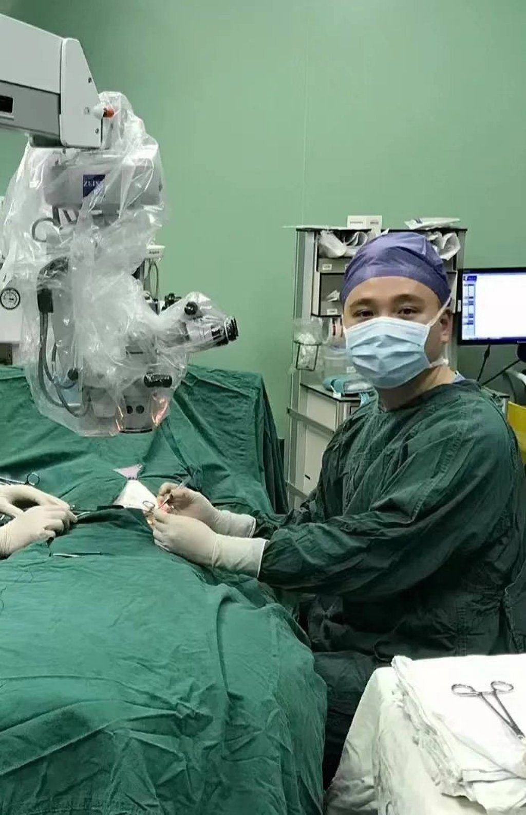 The competition, in which surgeons showcased their skills at performing the procedure, was streamed online before a strictly “serious” audience. Photo: Weixin The competition, in which surgeons showcased their skills at performing the procedure, was streamed online before a strictly “serious” audience. Photo: Weixin