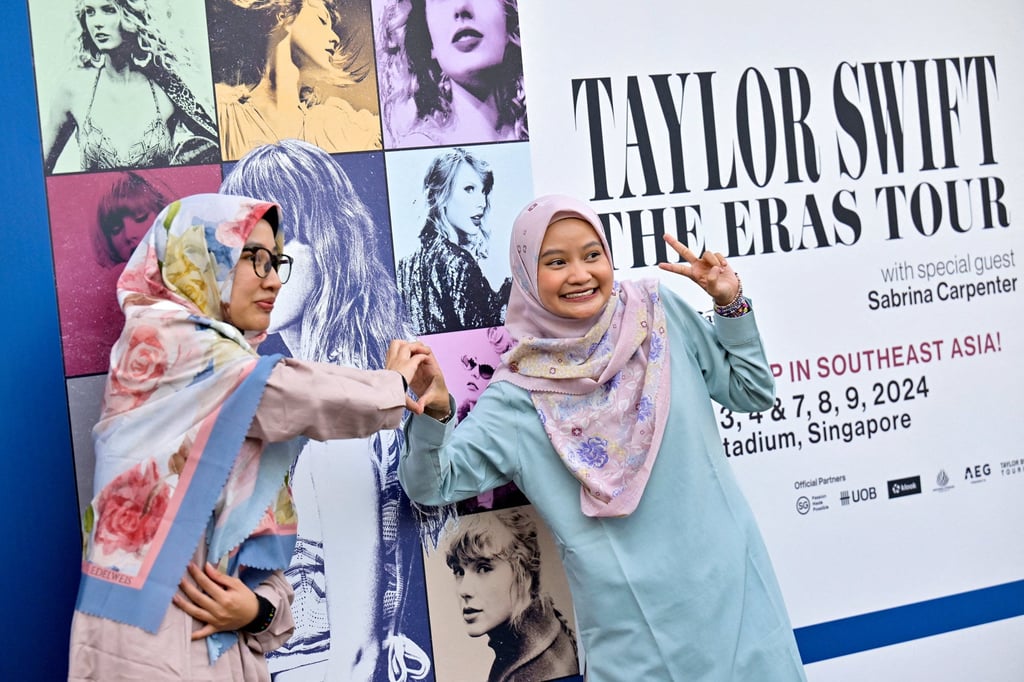 Taylor Swift’s fans pose for a picture at the National Stadium on March 2. Photo: Reuters Taylor Swift’s fans pose for a picture at the National Stadium on March 2. Photo: Reuters