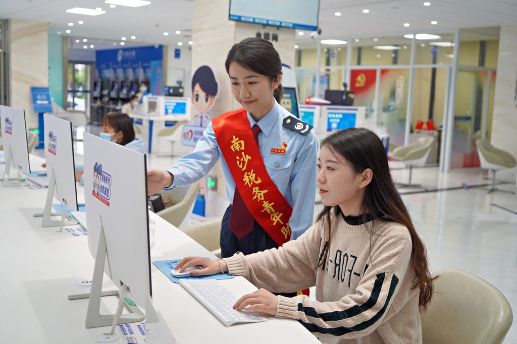 Tax officials from the Nansha tax bureau of the State Taxation Administration of Guangzhou provide young entrepreneurs from Hong Kong and Macau on handling personal income tax affairs. Photo: Li Jiahao Tax officials from the Nansha tax bureau of the State Taxation Administration of Guangzhou provide young entrepreneurs from Hong Kong and Macau on handling personal income tax affairs. Photo: Li Jiahao