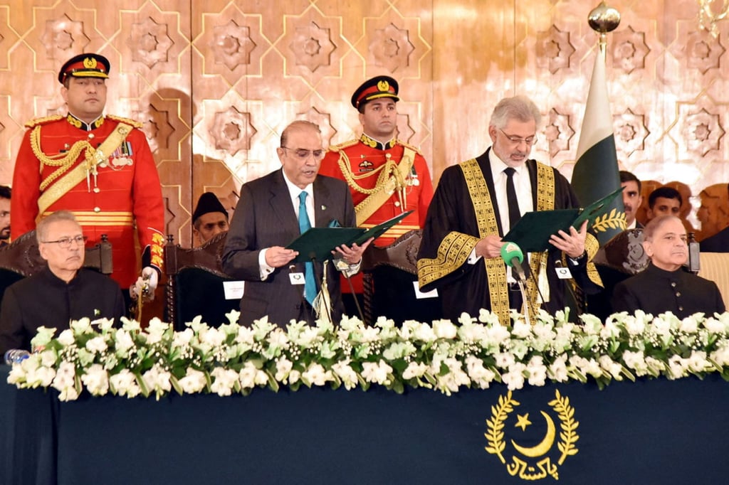Chief Justice of Pakistan Qazi Faez Isa administers the oath of office to President Asif Ali Zardari while PM Shehbaz Sharif and outgoing president Arif Alvi attend the event at the Presidential Palace in Islamabad on Monday. Photo: Press Information Department (PID) / Handout via Reuters Chief Justice of Pakistan Qazi Faez Isa administers the oath of office to President Asif Ali Zardari while PM Shehbaz Sharif and outgoing president Arif Alvi attend the event at the Presidential Palace in Islamabad on Monday. Photo: Press Information Department (PID) / Handout via Reuters