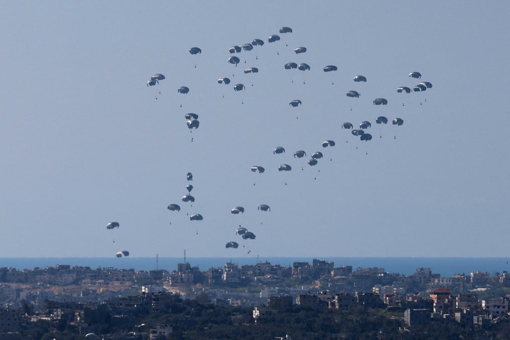 Packages fall towards northern Gaza, after being dropped from a military aircraft. Photo: Reuters