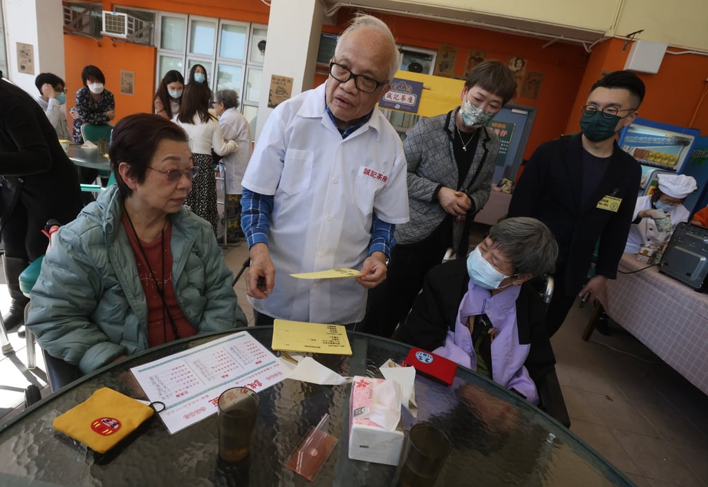 Waiter Leung Kam-chiu takes orders from patrons of the cafe. Photo: Jonathan Wong Waiter Leung Kam-chiu takes orders from patrons of the cafe. Photo: Jonathan Wong