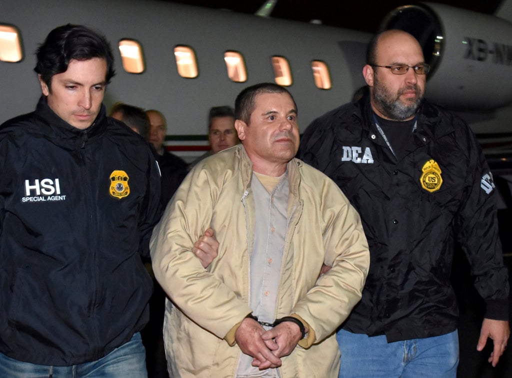 US law-enforcement authorities escort Mexican drug lord Joaquin “El Chapo” Guzman (centre) from a plane in Ronkonkoma, New York, in September 2020. Photo: AP