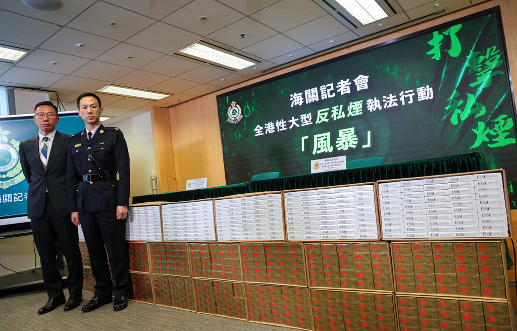 (From left) Lau Leung-chi of customs’ revenue crimes investigation bureau and Au Yeung Man-ching of the rail and ferry command display cigarettes seized as part of the crackdown on contraband tobacco. Photo: Jelly Tse (From left) Lau Leung-chi of customs’ revenue crimes investigation bureau and Au Yeung Man-ching of the rail and ferry command display cigarettes seized as part of the crackdown on contraband tobacco. Photo: Jelly Tse