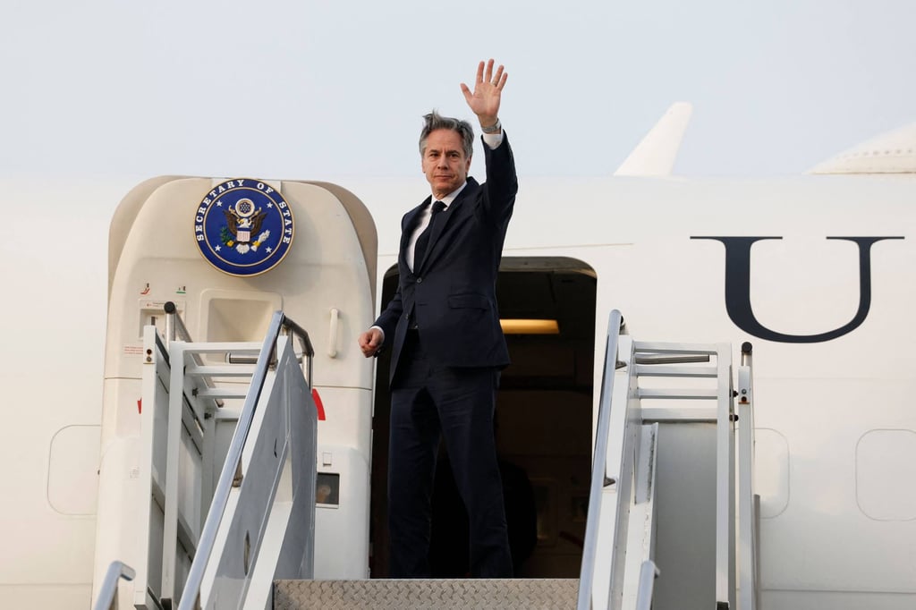 US Secretary of State Antony Blinken waves as he boards a plane to travel to the Philippines from South Korea on March 18. Photo: AFP