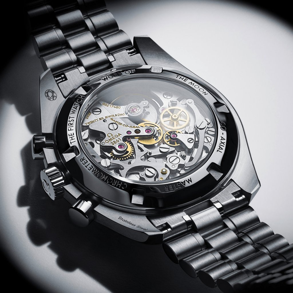 The “Lacquered White Dial” Moonwatch is powered by the Co-Axial Master Chronometer Calibre 3861 movement The “Lacquered White Dial” Moonwatch is powered by the Co-Axial Master Chronometer Calibre 3861 movement