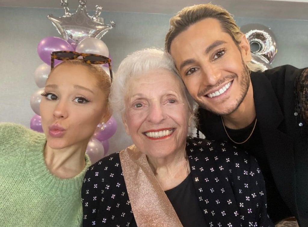 Ariana Grande, Marjorie Grande and Frankie Grande. Photo: @ArianaToday/Twitter Ariana Grande, Marjorie Grande and Frankie Grande. Photo: @ArianaToday/Twitter