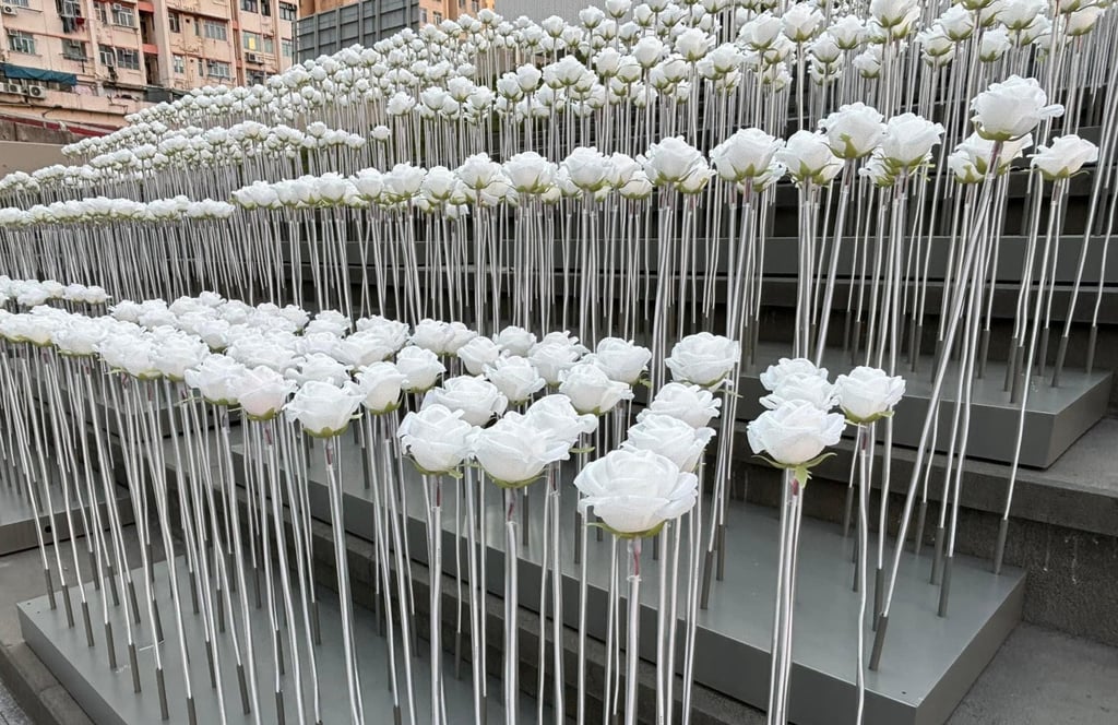 The installation was originally made up of white LED roses. Photo: Facebook/Chun Ming Lam The installation was originally made up of white LED roses. Photo: Facebook/Chun Ming Lam