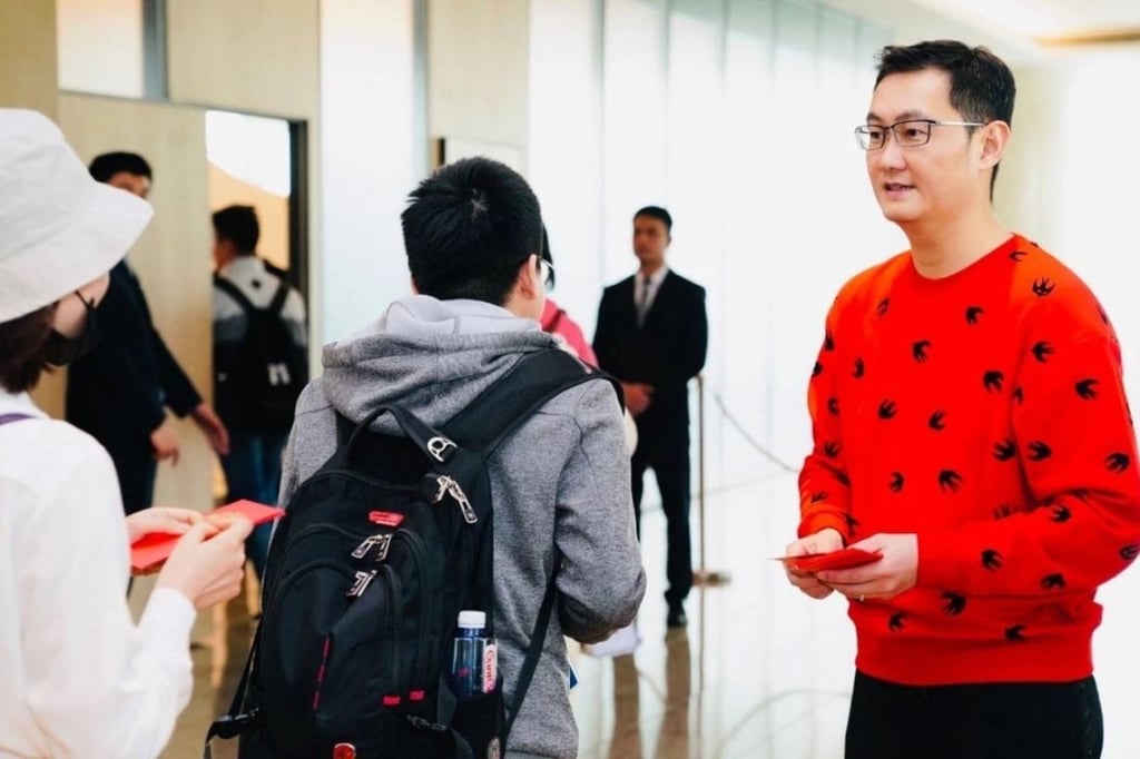 Pony Ma hands out hong bao at Tencent’s headquarters in Shenzhen in 2019. Photo: Handout Pony Ma hands out hong bao at Tencent’s headquarters in Shenzhen in 2019. Photo: Handout