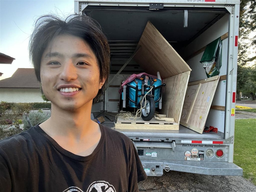 Luo Hao prepares to ship one of his popular electric pedicabs to the United States. Photo: Baidu