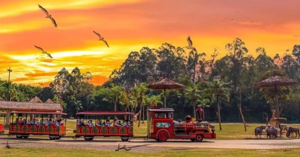 The Chimelong Safari Park in Guangzhou. The Chimelong Safari Park in Guangzhou.