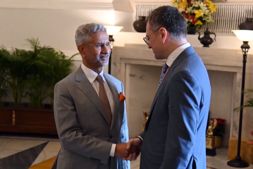 Ukrainian Foreign Minister Dmytro Kuleba (right) meets Indian Foreign Minister S Jaishankar on March 29. Photo: X/@DmytroKuleba
