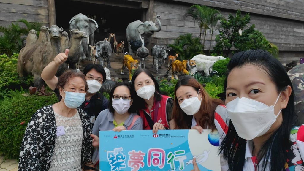 Elderly widow Ivy To (far left) joins HSBC volunteer Winky Kwok (front, far right), digital manager at HSBC, and other volunteers during an outing organised as part of the ‘Share Your Dreams’ charity initiative.