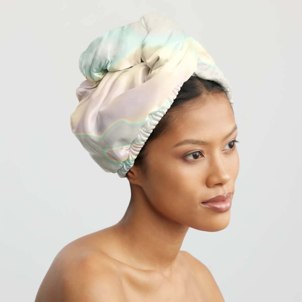 Towel drying can lead to excessive damage if one is not careful – the material of the towel is also important
