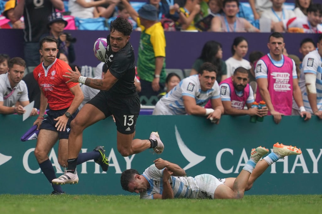 New Zealand’s Moses Leo runs through an Argentina tackle . Photo: Elson Li
