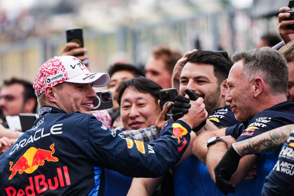 Verstappen (left) celebrates with his Red Bull team after the race. Photo: Xinhua