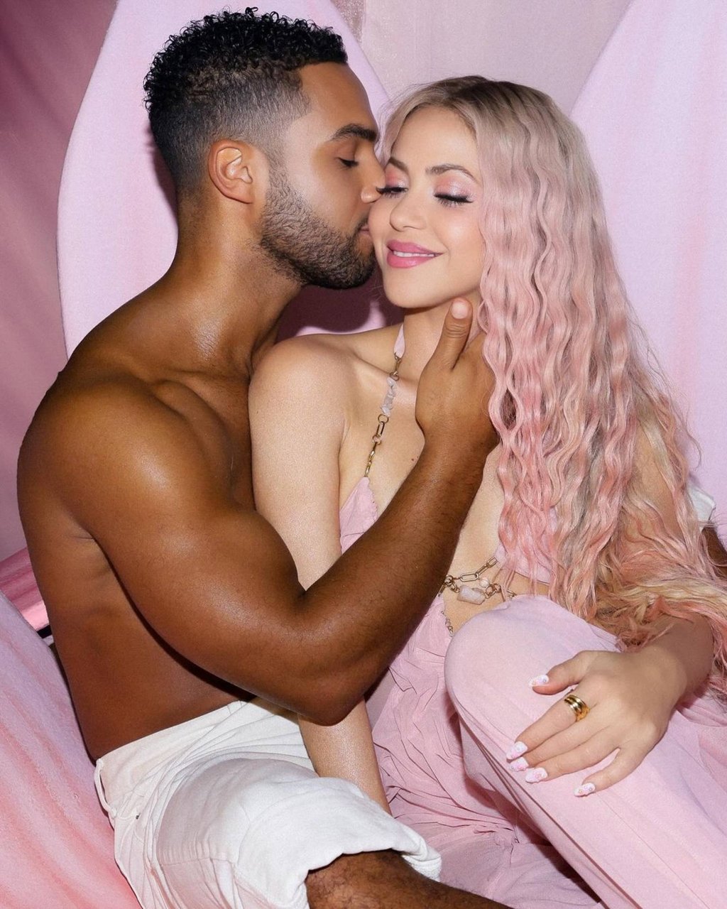 Emily in Paris star Lucien Laviscount shares steamy scenes with Shakira in her new music video. The Colombian singer previously dated Gerard Piqué. Photo: @shakira/Instagram