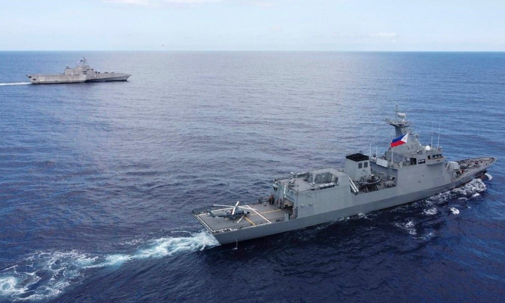 Philippines BRP Jose Rizal (right) and USS Gabrielle Giffords in a tactical exercise between the Philippines and the United States in the West Philippine Sea. Photo: AP