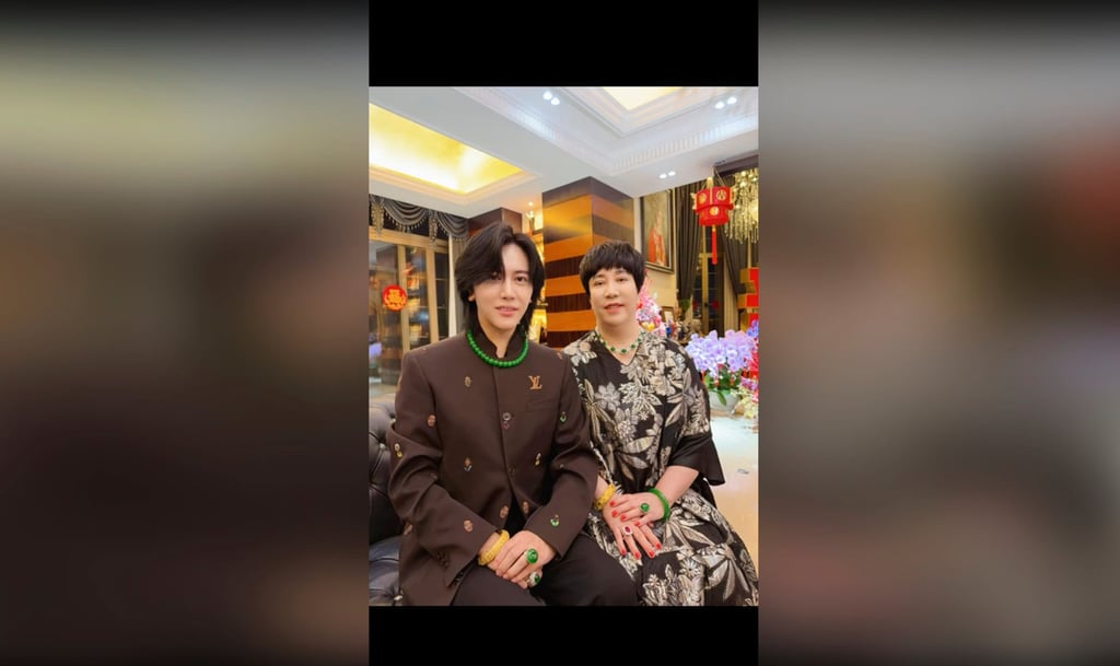 Super-rich online influencer Wang Hongquanxing with his mother. Photo: Douyin Super-rich online influencer Wang Hongquanxing with his mother. Photo: Douyin