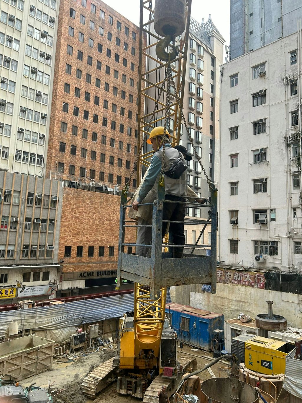 A photo circulating online shows Man Suet-leung rescuing an elderly resident. Photo: Handout A photo circulating online shows Man Suet-leung rescuing an elderly resident. Photo: Handout