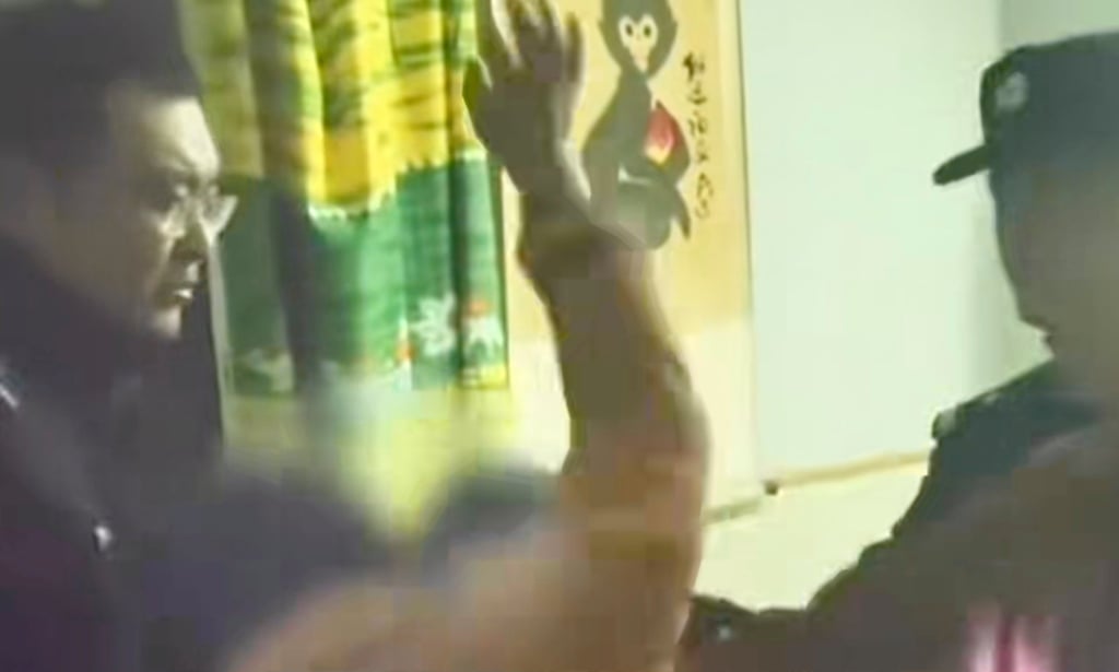 The angry mother lashes out at her son during a police interrogation of him at their home. Photo: Baidu