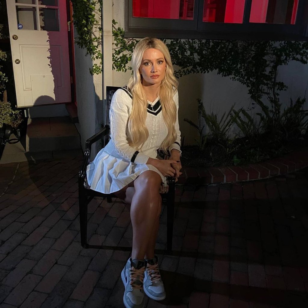 Holly Madison worked at Hooters as a college student and eventually ended up in the Playboy Mansion. Photo: @hollymadison/Instagram