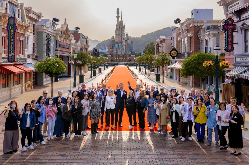 Hong Kong Disneyland was open solely to the honoured employees along with their families and friends for the long-service awards ceremony, with colleagues and executives also taking part. Hong Kong Disneyland was open solely to the honoured employees along with their families and friends for the long-service awards ceremony, with colleagues and executives also taking part.