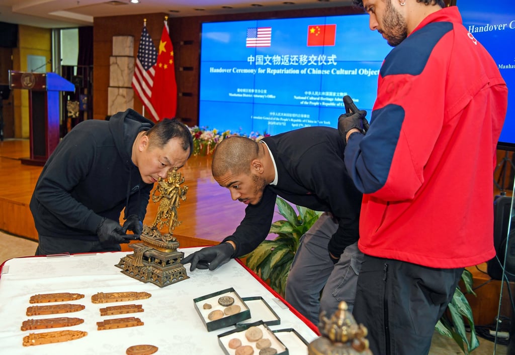 The condition of returned Chinese cultural objects is checked at the handover ceremony in New York on Wednesday. Photo: Xinhua The condition of returned Chinese cultural objects is checked at the handover ceremony in New York on Wednesday. Photo: Xinhua