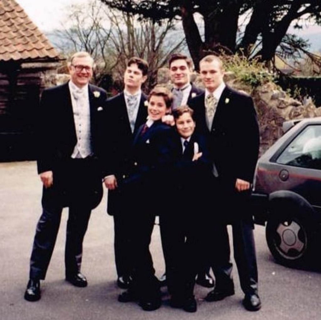 Henry Cavill (centre) and his family back in the day. Photo: Henry Cavill/Facebook