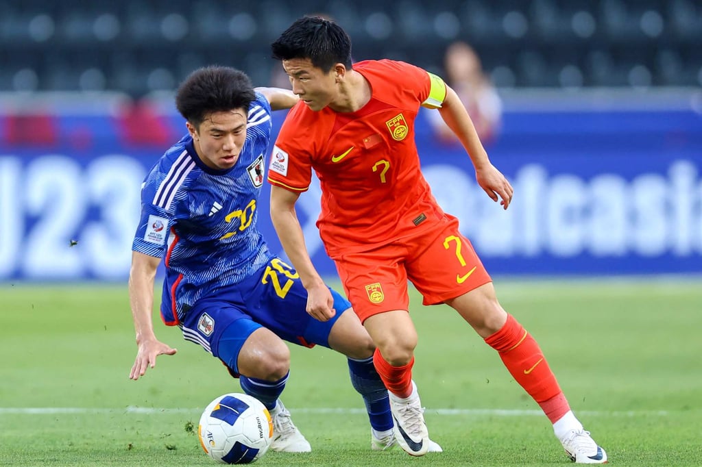 Japan’s Yu Hirakawa (left) keeps a close eye on China’s Tao Qianglong at Jassem bin Hamad Stadium in Doha. Photo: AFP Japan’s Yu Hirakawa (left) keeps a close eye on China’s Tao Qianglong at Jassem bin Hamad Stadium in Doha. Photo: AFP