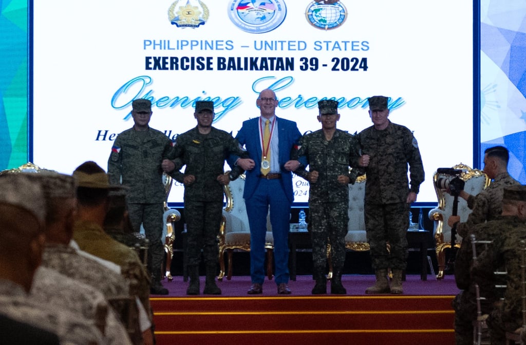 Philippine and US officers pose for a photo at Camp Aguinaldo in Quezon City at the start of the Balikatan joint military exercises on Monday. Photo: Jeoffrey Maitem Philippine and US officers pose for a photo at Camp Aguinaldo in Quezon City at the start of the Balikatan joint military exercises on Monday. Photo: Jeoffrey Maitem