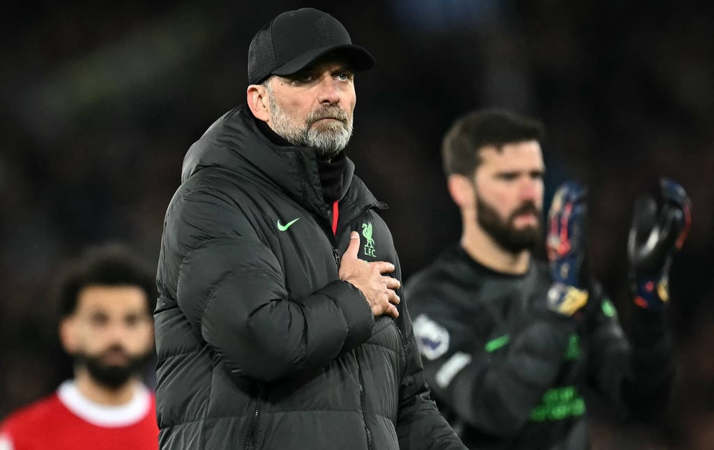 Liverpool manager Jurgen Klopp gestures to fans after his side’s defeat at Goodison Park. Photo: AFP
