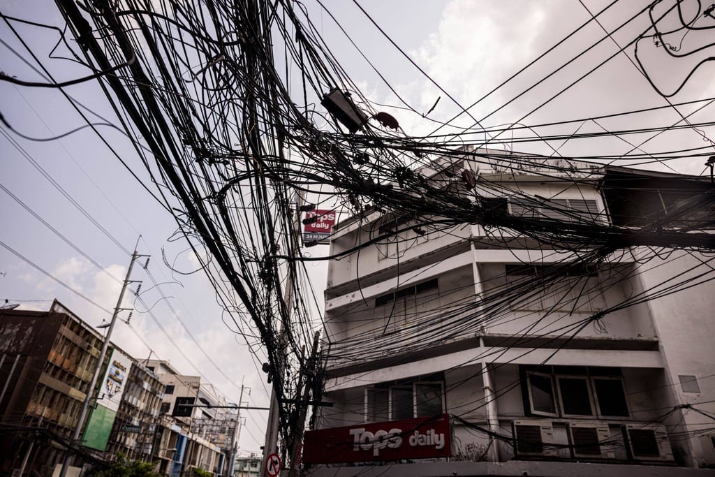 Power lines suspended above a street during high temperatures in Bangkok. Southeast Asia’s second-largest economy has been bracing for hotter-than-normal days due to the El Nino weather pattern that’s forecast to last until June. Photographer: Bloomberg
