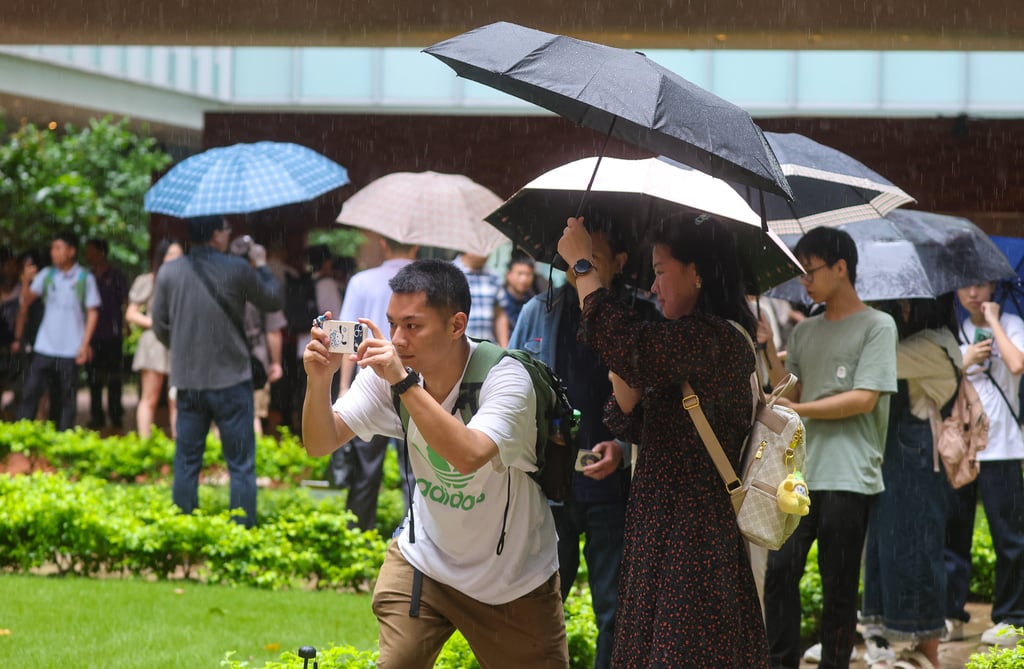Tourists defy the bad weather to visit the University of Hong Kong on Labour Day. Photo: Edmond So Tourists defy the bad weather to visit the University of Hong Kong on Labour Day. Photo: Edmond So