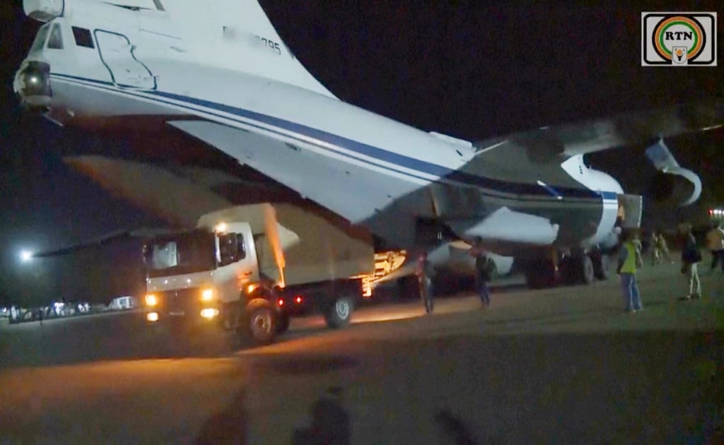 Russian military unloading equipment in Niamey, Niger, on April 10. Photo: RTN via AP