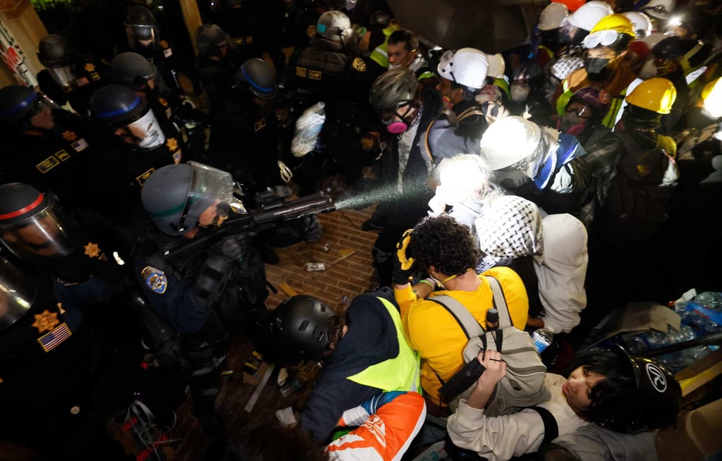 Police clash with pro-Palestinian students on the UCLA campus in Los Angeles. Photo: AFP