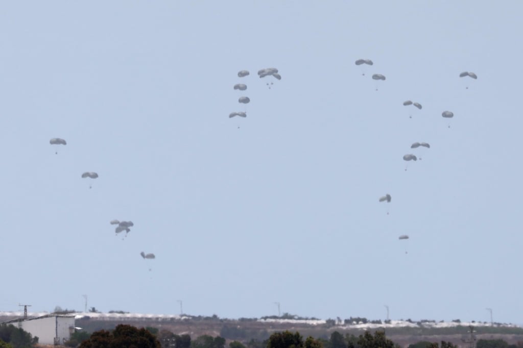 Humanitarian aid is airdropped over northern Gaza, as seen from an undisclosed location in Israel on Sunday. Photo: EPA-EFE