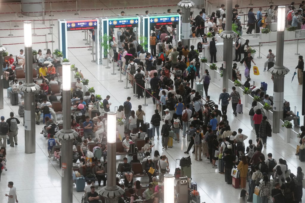 Tourists queue up for high speed trains at West Kowloon station. Photo: Elson Li Tourists queue up for high speed trains at West Kowloon station. Photo: Elson Li
