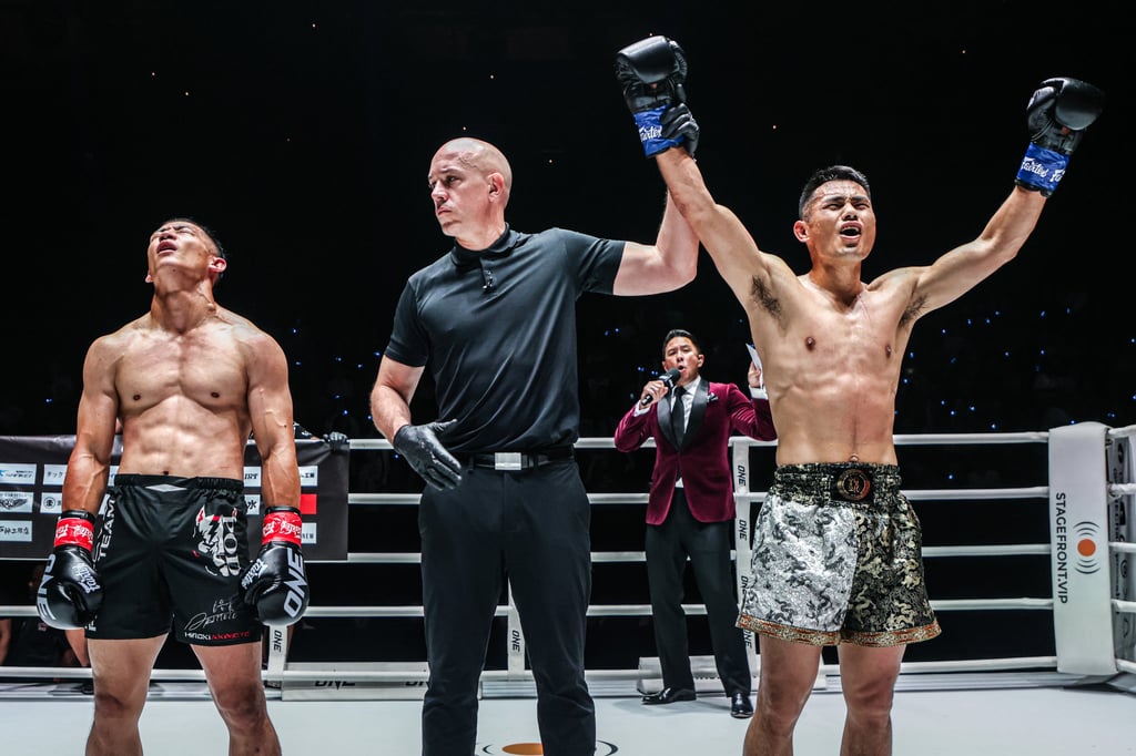 Hiroki Akimoto (left) can’t hide his disbelief as China’s Wei Rui is awarded the win after their bout at ONE Fight Night 22. Photo: ONE Championship Hiroki Akimoto (left) can’t hide his disbelief as China’s Wei Rui is awarded the win after their bout at ONE Fight Night 22. Photo: ONE Championship