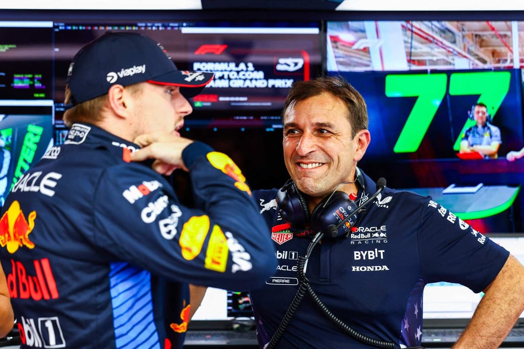 Max Verstappen (left) and Pierre Wache, chief engineer of performance engineering at Oracle Red Bull Racing talk in the garage during qualifying. Photo: Getty Images