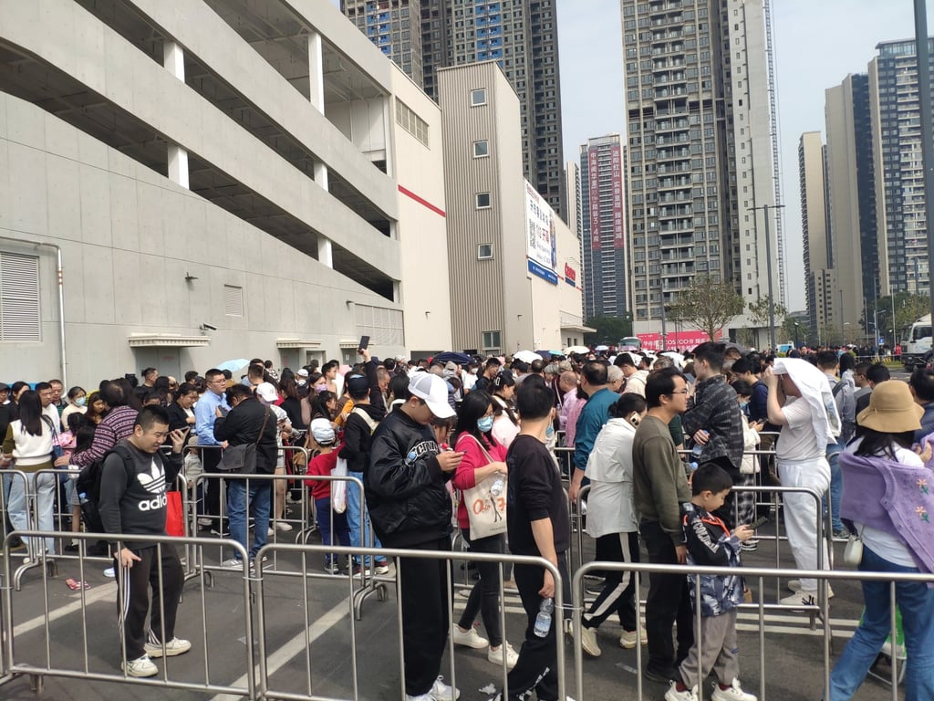 People queue to enter the Shenzhen branch of Costco in January, 2024. Photo Getty Images People queue to enter the Shenzhen branch of Costco in January, 2024. Photo Getty Images