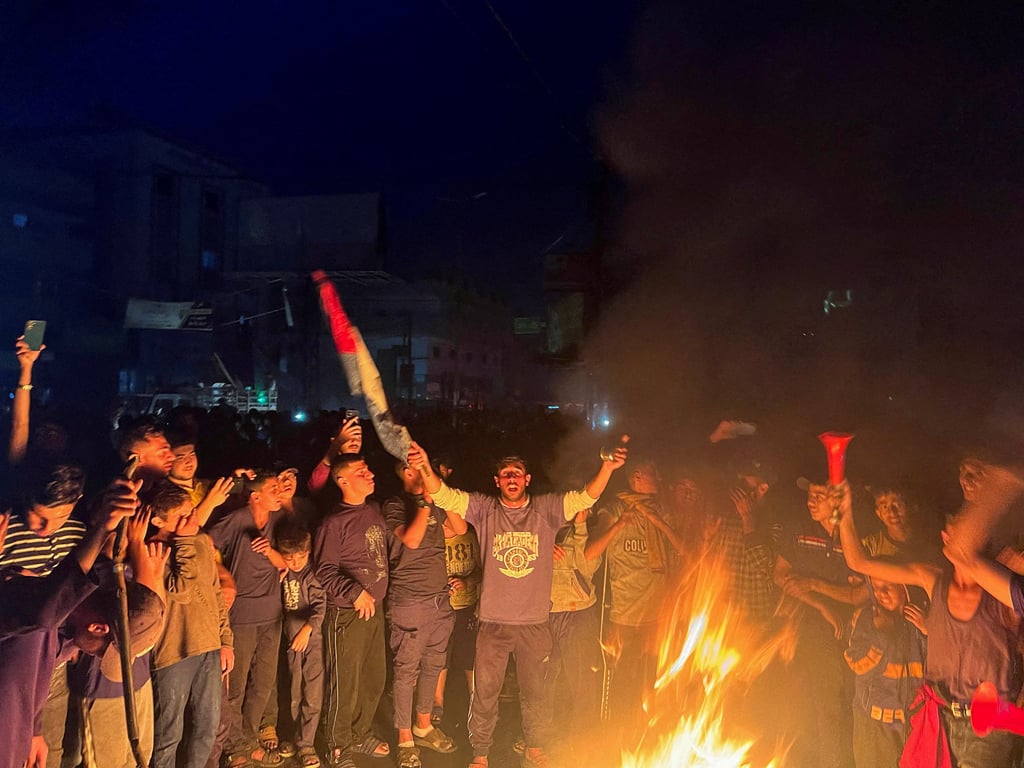 Palestinians in the southern Gaza Strip react after Hamas accepted a ceasefire proposal. Photo: Reuters Palestinians in the southern Gaza Strip react after Hamas accepted a ceasefire proposal. Photo: Reuters