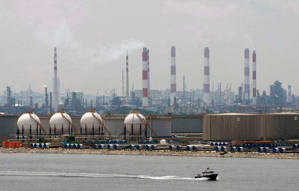 An oil refinery located on Singapore’s Jurong Island. The US sees sanctioned Iranian oil being transferred near Singapore and throughout the region. Photo: Reuters