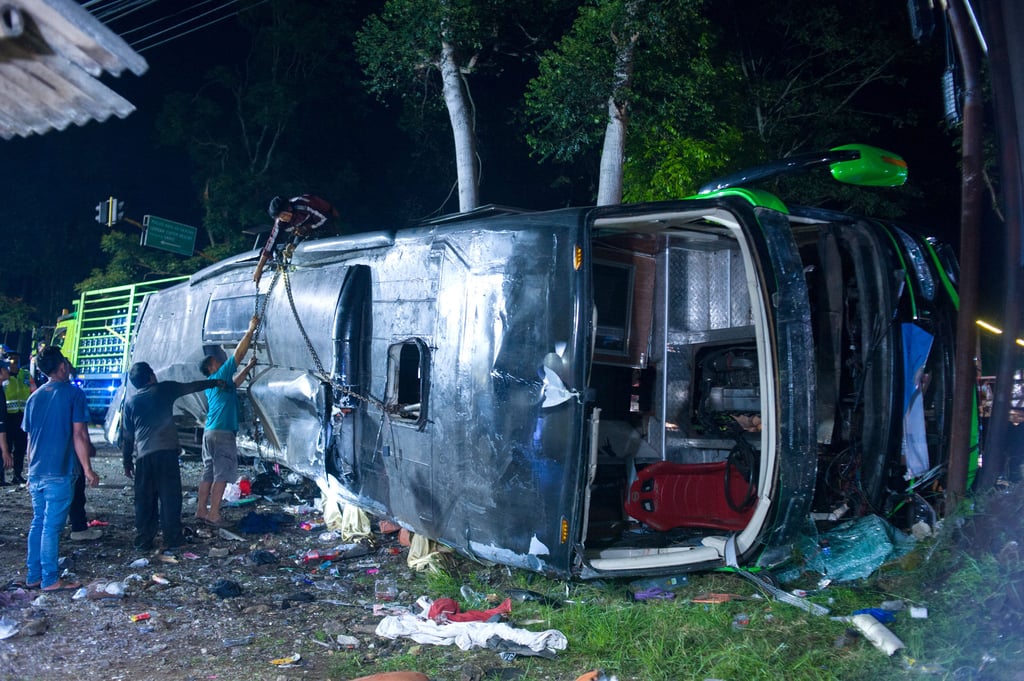 The bus carrying 61 students and teachers was returning to a high school in Depok outside Jakarta late on Saturday when it crashed. Photo: Xinhua The bus carrying 61 students and teachers was returning to a high school in Depok outside Jakarta late on Saturday when it crashed. Photo: Xinhua